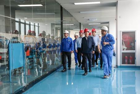 打造向上向前第一象限生力軍 錘煉甘于做人做事作難、受苦受累受屈的企業(yè)家隊(duì)伍——河南投資集團(tuán)黨委書(shū)記、董事長(zhǎng)劉新勇蒞臨安彩高科開(kāi)展主題教育調(diào)研