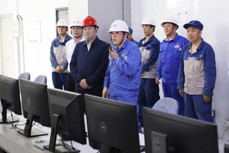 打造向上向前第一象限生力軍 錘煉甘于做人做事作難、受苦受累受屈的企業(yè)家隊(duì)伍——河南投資集團(tuán)黨委書(shū)記、董事長(zhǎng)劉新勇蒞臨安彩高科開(kāi)展主題教育調(diào)研